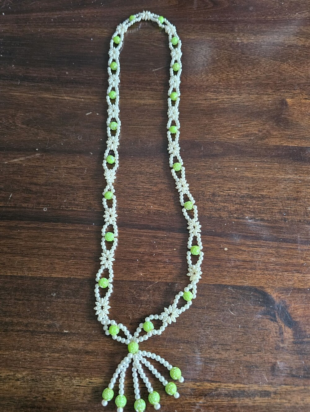 Vintage White Pearl-like & Lime Green Beaded Necklace